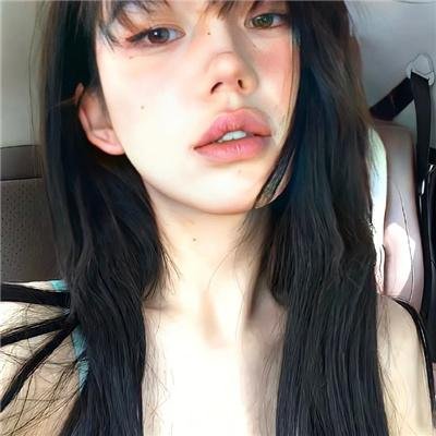 穿着旗袍的女孩